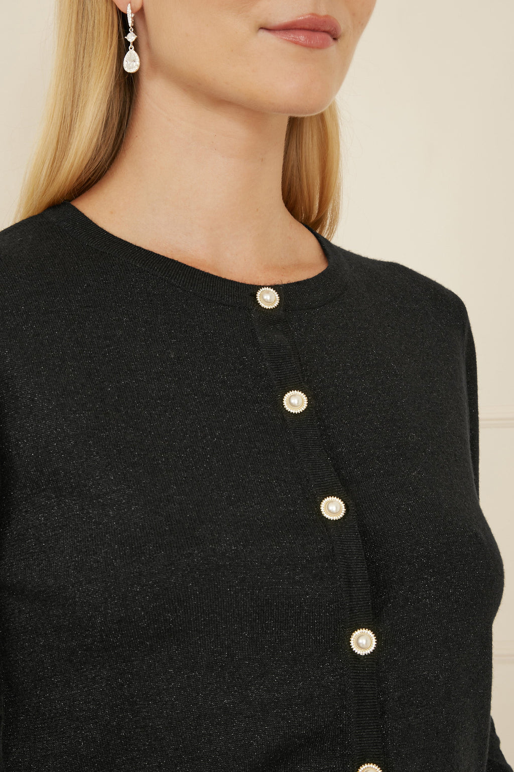 Cardigan en maille métallique noire Yumi avec boutons de perles