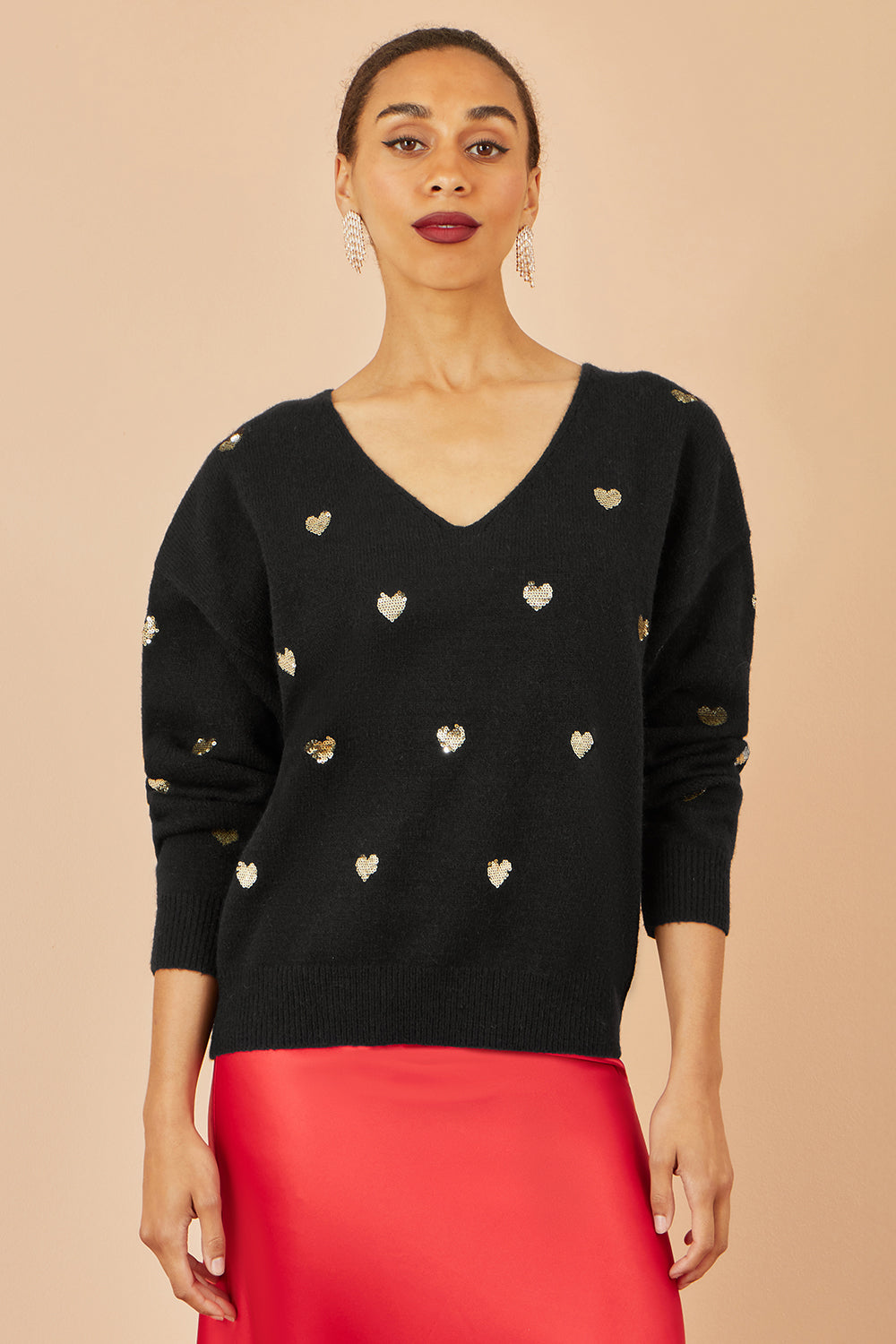Pull Yumi en maille à col en V noir avec cœur en sequins
