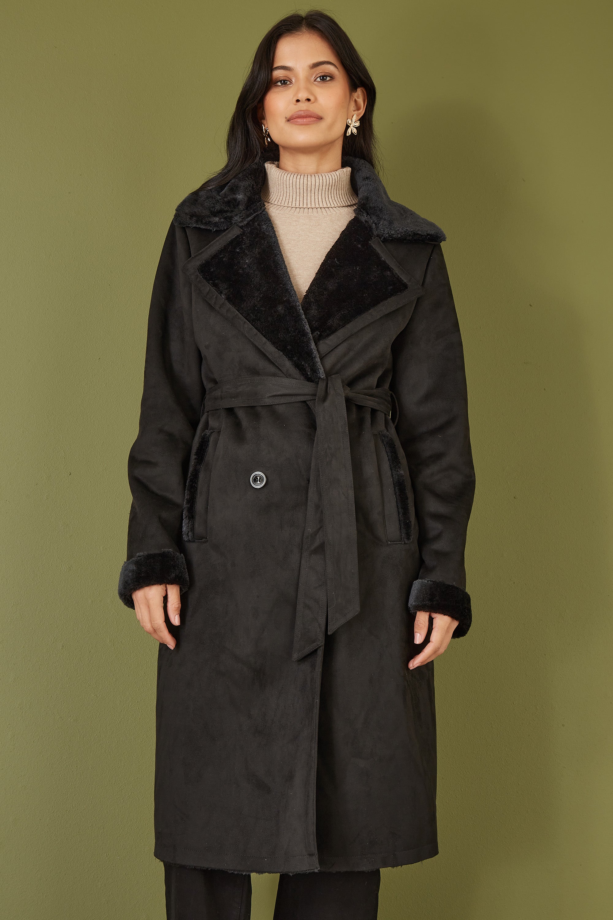 Trench-coat noir Yumi avec doublure en fausse fourrure