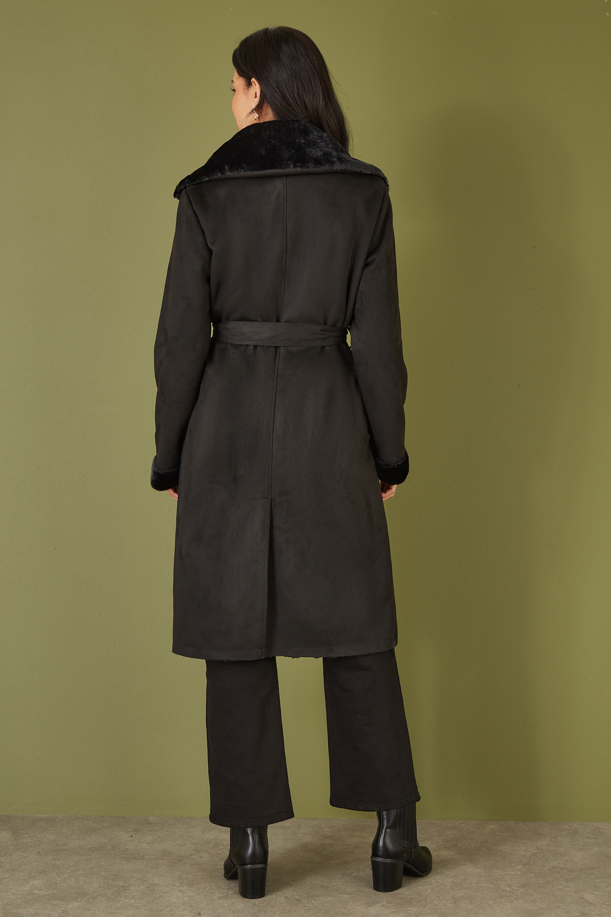 Trench-coat noir Yumi avec doublure en fausse fourrure