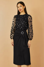 Top Yumi noir transparent à manches et fleurs appliquées