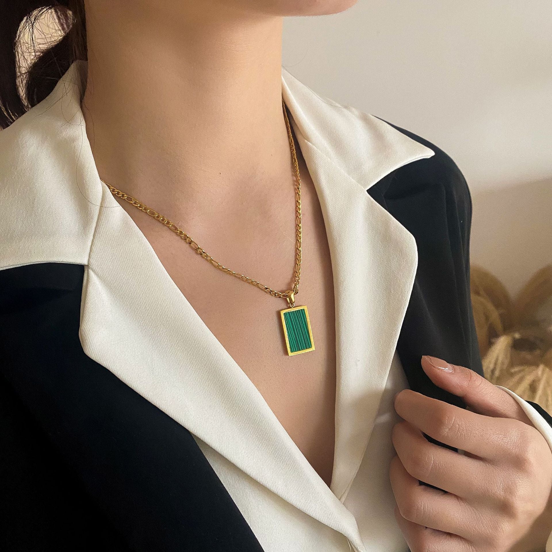 White Shell Inlaid Necklace