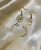 Cool minimalistic gold or silver statement dangle gold flower earrings